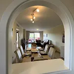 Apartament Beautiful Apartment,3 Min Drive From The